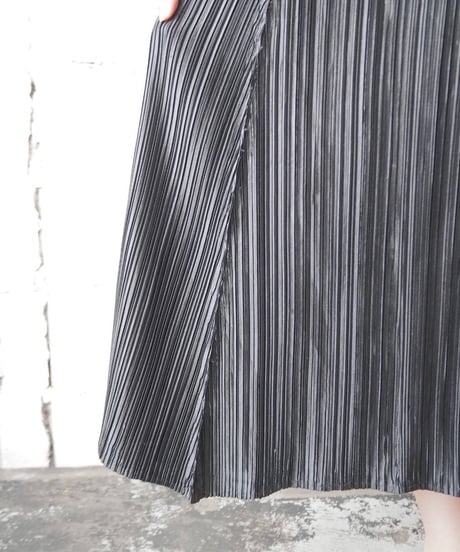 Sleeveless Pleated Flare Dress BK