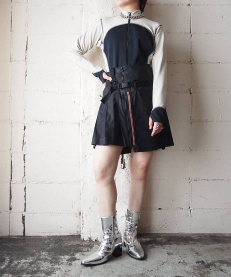 Side Pleated Design Mini Skirt BK