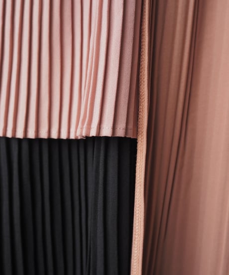 Asymmetric Design Tricolor Pleats Skirt BEPIBK