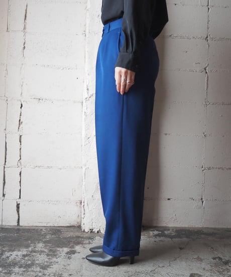 Center Press Tuck Pants BL