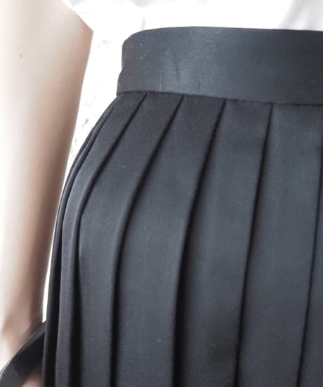 Satin Pleated Skirt BK