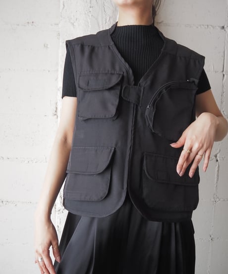 Many Pocket Tech Vest BK