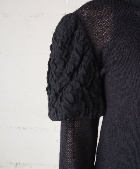 Volume Neck Design Knit BK