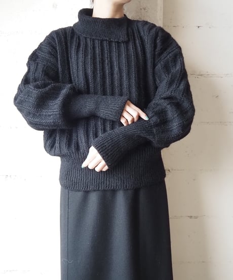 Design Neck Volume Sleeve Knit BK