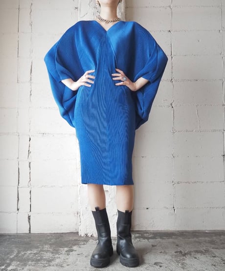 Dolman Sleeve Pleated Dress BL