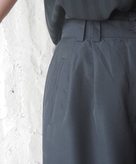Tuck Shorts BK