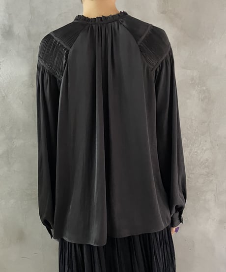 Collarless Shoulder Gather Blouse BK