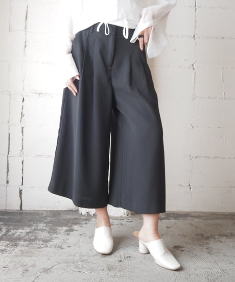 UNITED COLORS OF BENETTON Gaucho Pants BK