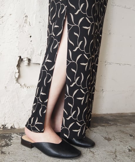 Leaf Pattern Side Slit Skirt BK IV