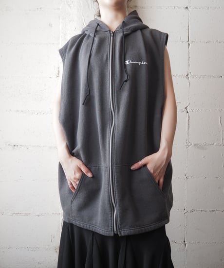 Champion Sleeve Less Hoodie GR