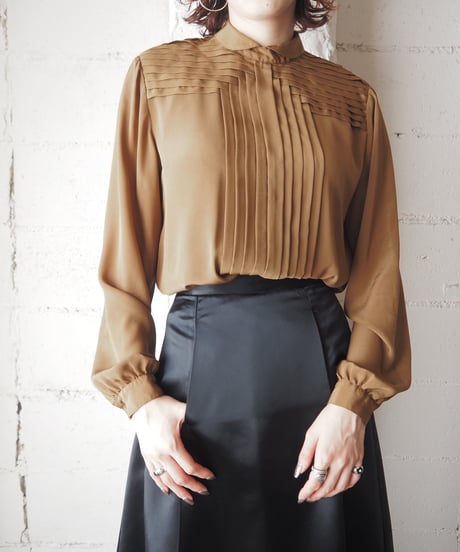 Round Collar Pleated Design Blouse CM