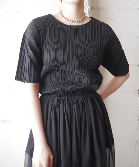 S/S Collarless Pleated Tops BK