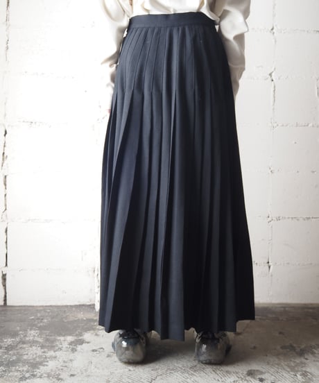 Side Button Pleated Skirt BK