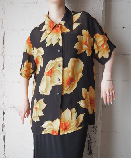 Big Flower Pattern Sheer Shirt BKYE