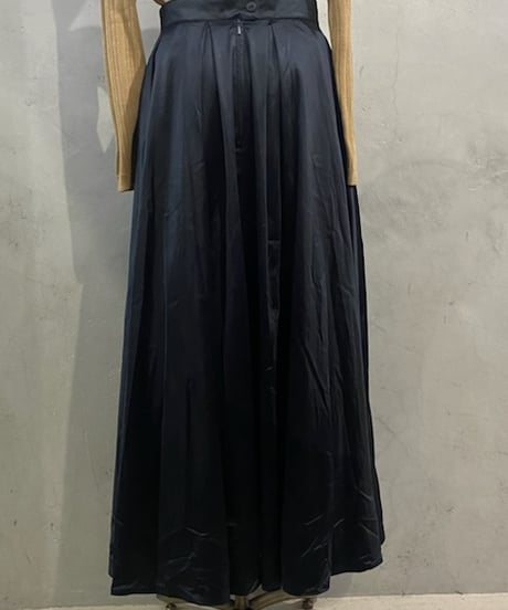 Satin Volume Tuck Flare Skirt BK