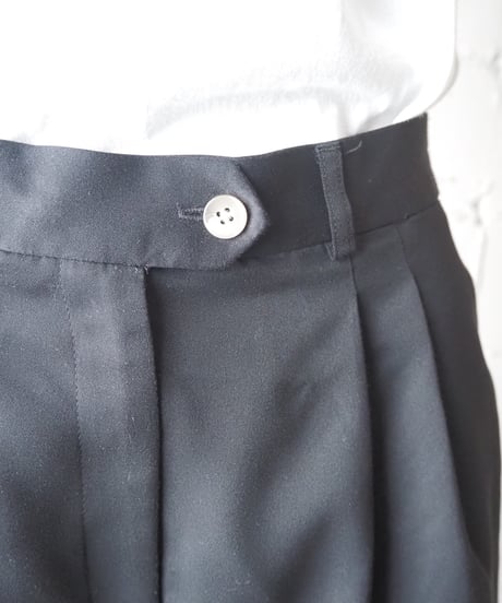 Tuck Shorts BK