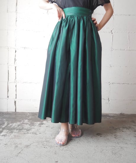Satin Volume Tuck Flared Skirt GN