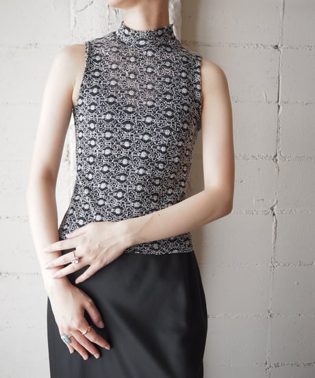 Mockneck Sleeveless Lace Cutsewn BK