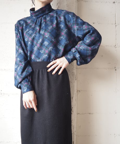 Turn Over Collar Check Blouse NVGR