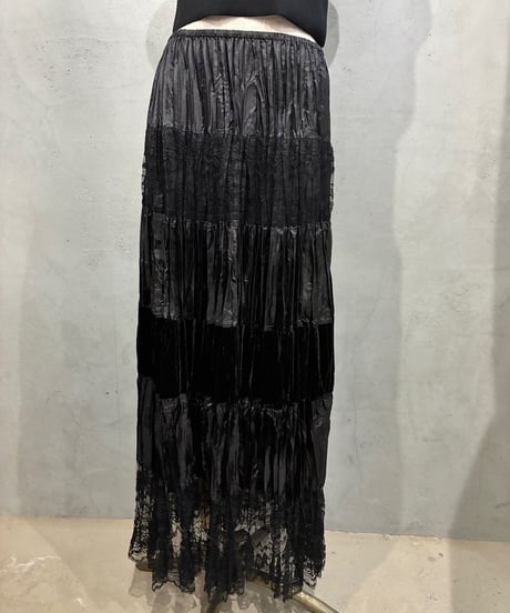 Velour × Lace Pleated Tiered Skirt BK