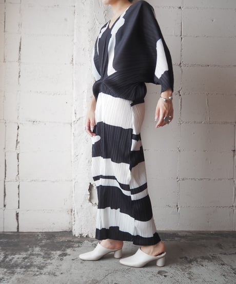 Bicolor Pattern Pleated Dress BKWH