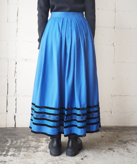 Embroidery × Velour Ribbon Flared Skirt BL BK