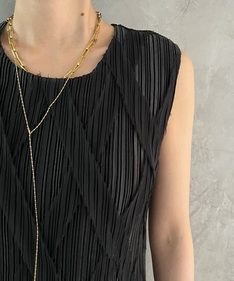 Pleated Pattern No Sleeve Blouse BK
