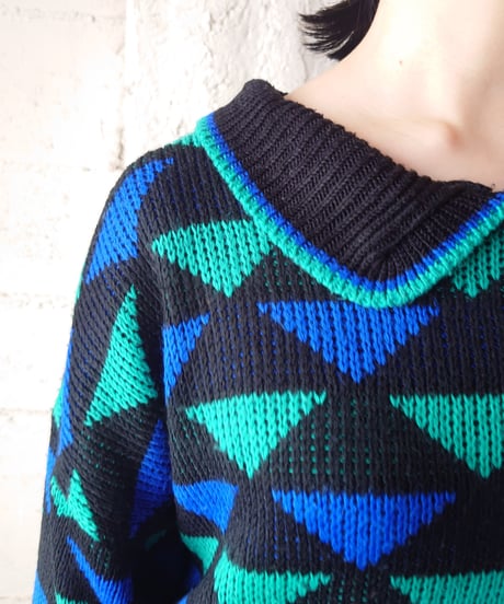 Triangle Pattren Collar Knit BK