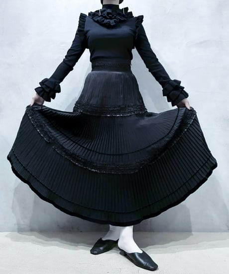 Tiered Lace Trim Pleated Skirt BK