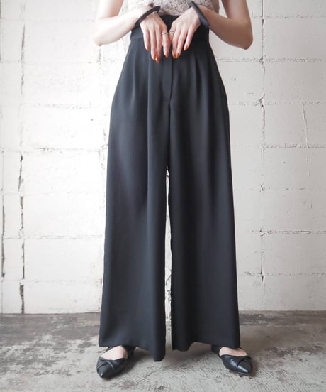 Wide Tuck Pants BK