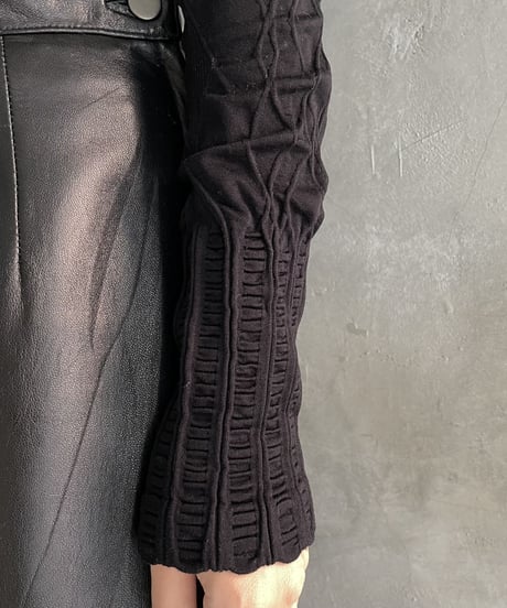 Embossed Turtle Neck Cut sew BK