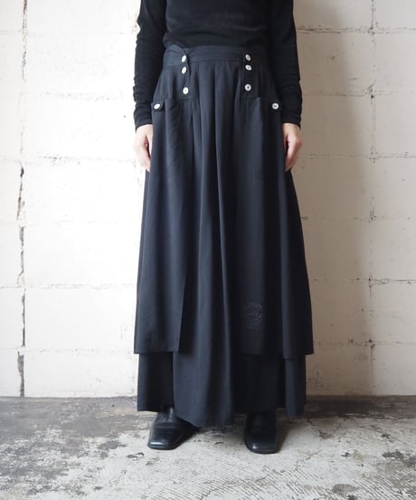 Side Button Design Skirt BK