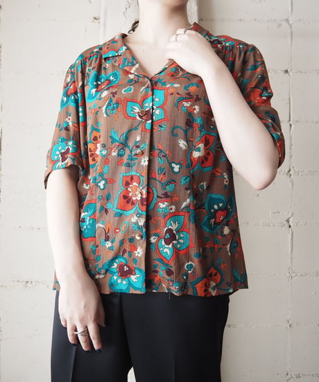 Open Collar Botanical Pattern Blouse BR