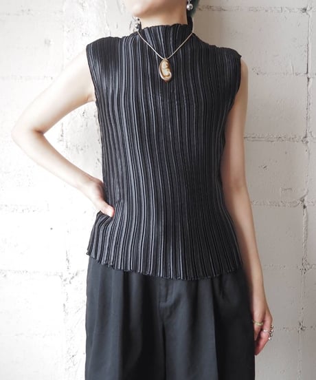 N/S Pleated Cutsewn BK