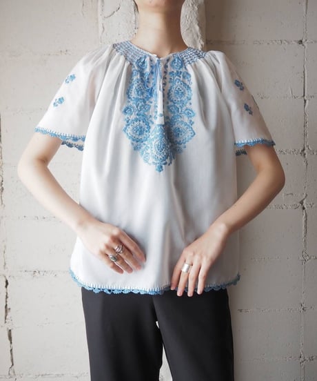 EURO Embroidery S/S Blouse WH BL