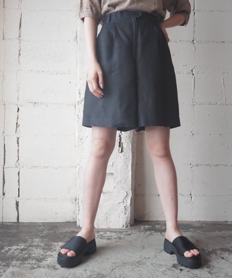 Linen Tuck Shorts BK