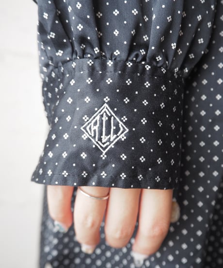 LAUREN Smalc Pattern Satin Band Collar Shirt BKWH