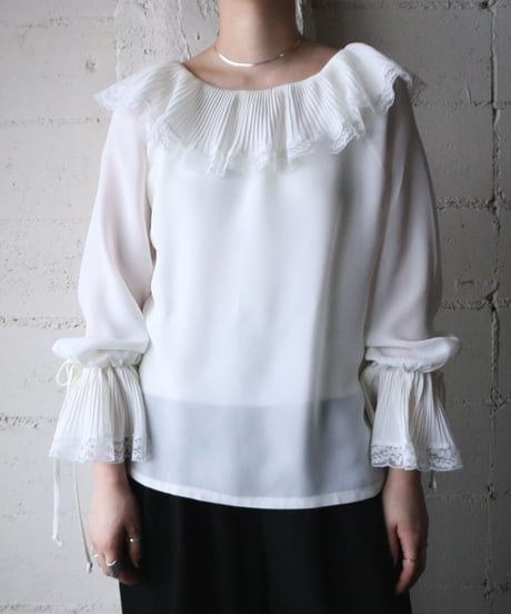 Pleated Lace Collar Blouse WH