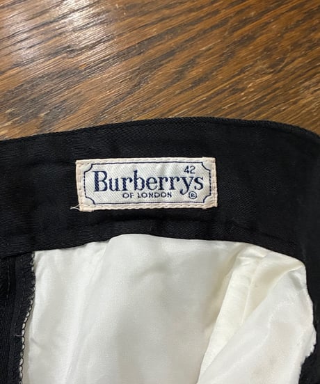 Burberrys Two Tuck Pants BK