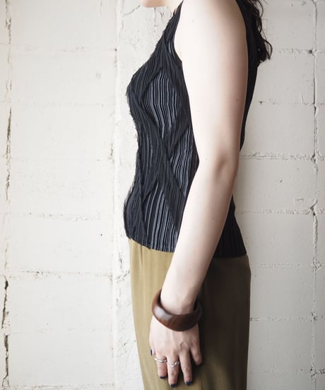 Pleated Sleeveless Blouse BK