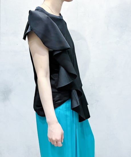 TOGA ARCHIVES Ruffled Design N/S Tops BK