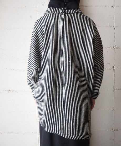 Asymmetry Stripe Turtle Knit BKWH