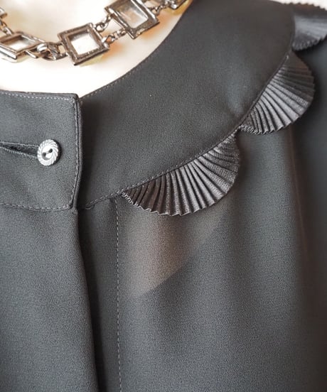 Collarless Scollop Design Sheer Blouse BK