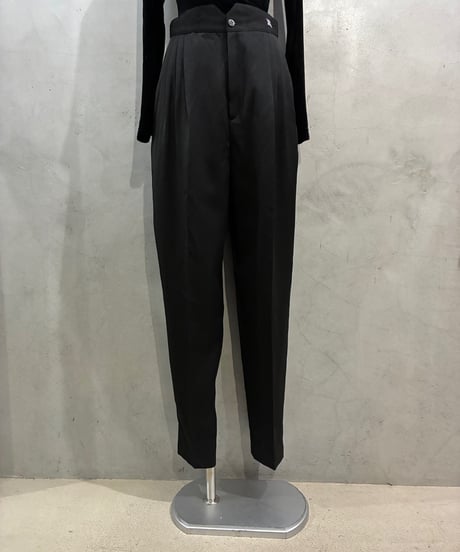 Burberrys Two Tuck Pants BK