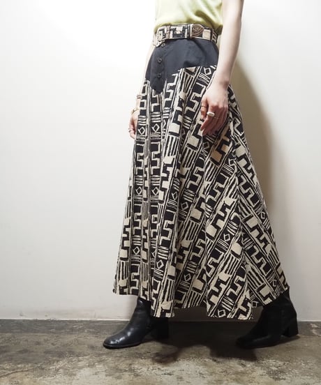 Yoke Waist Pattern Skirt BK