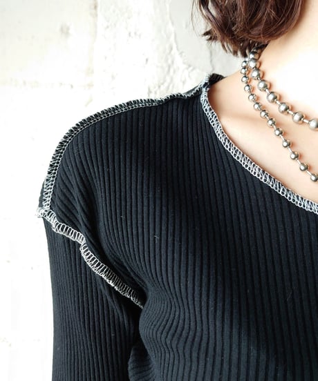 Stitch Mock Neck Cutsewn BK