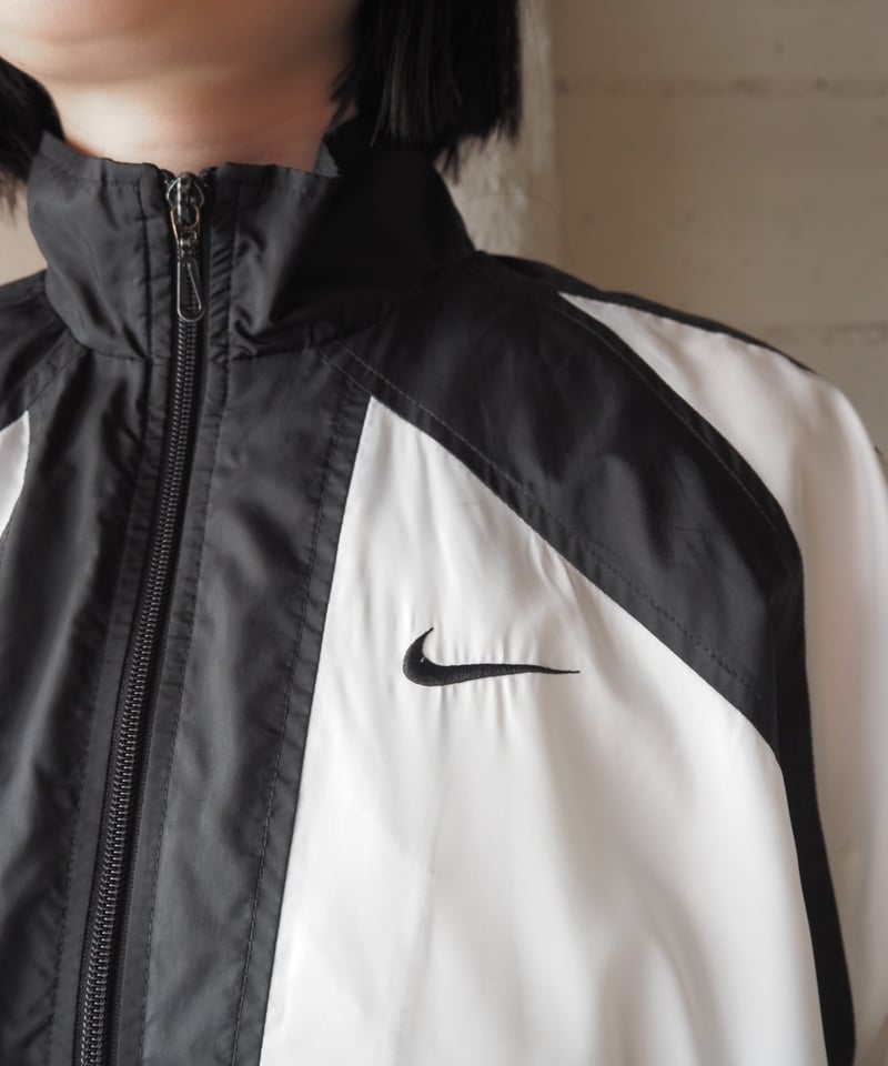 NIKE Bicolor Stand Collar Nylon Jacket WH BK |