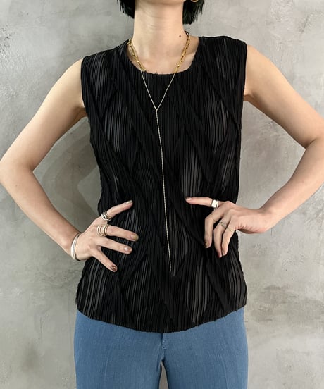 Pleated Pattern No Sleeve Blouse BK