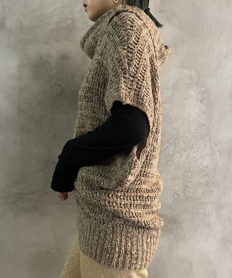 Volume Turtle Neck Knit Vest BE