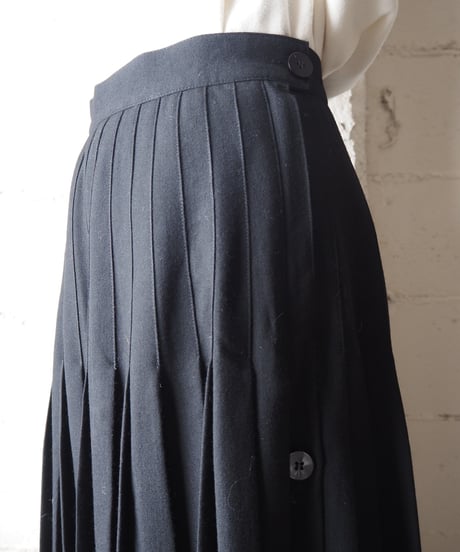 Side Button Pleated Skirt BK